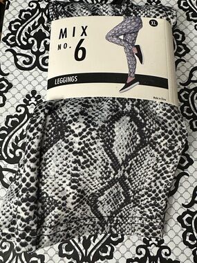 Mix No. 6 Black & White Snake-Print Leggings